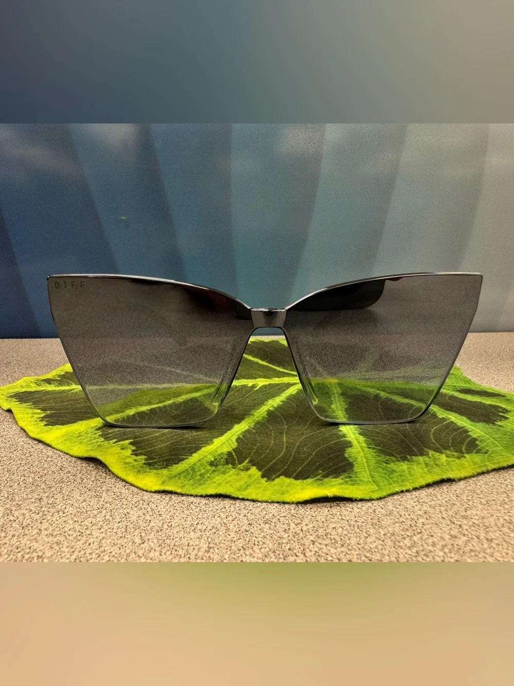 Diff Eyewear Oversized Cat-Eye Sunglasses Gray Gradient Lenses